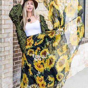 Floral Sunflower Maxi Skirt and White Crop Top - outfit